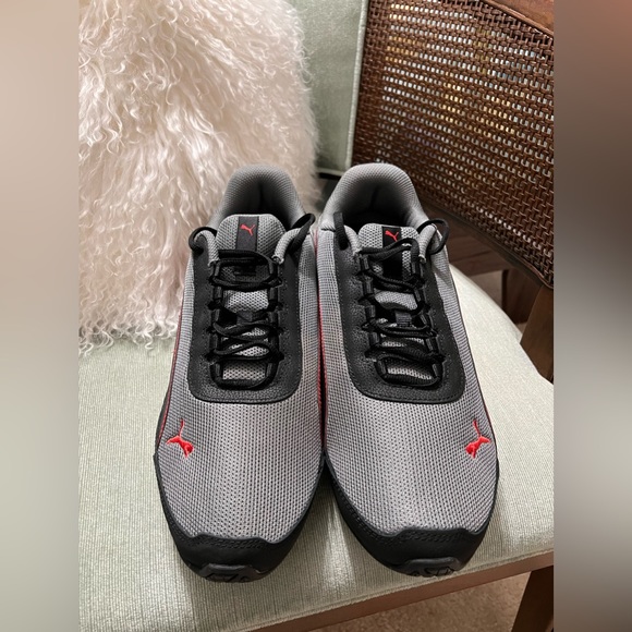 *SOLD* Men’s Puma athletic shoes - Size 12 - Picture 1 of 7